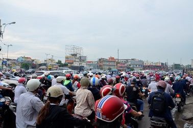 Xây cầu vượt né tuyến metro