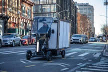 Honda giới thiệu xe đạp điện 4 bánh chở hàng