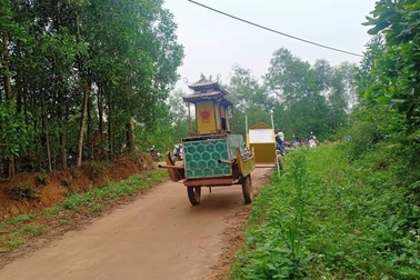 Bàng hoàng phát hiện thi thể 2 người đàn ông bên bìa rừng