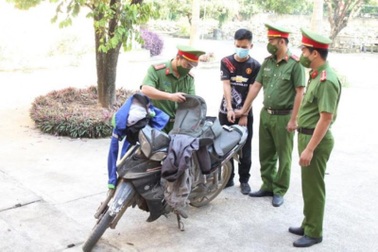 Chạy xe trộm cắp từ Thanh Hóa ra Hà Nội bán, bị bắt tại chốt kiểm dịch