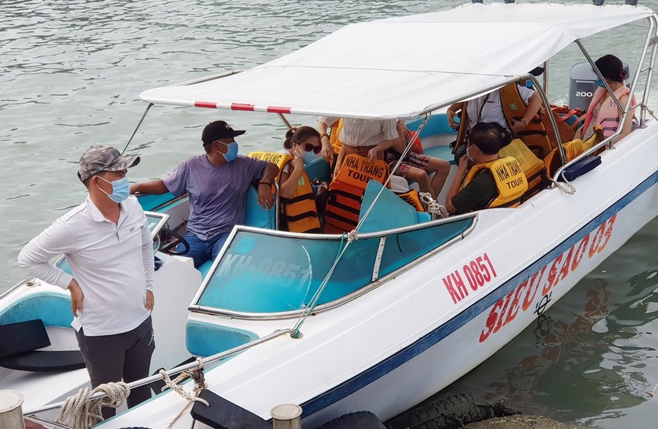 Bến tàu du lịch ở Nha Trang nhộn nhịp sau làn sóng Covid-19 lần 2 - 10 Bến tàu du lịch ở Nha Trang nhộn nhịp sau làn sóng Covid-19 lần 2 - 10