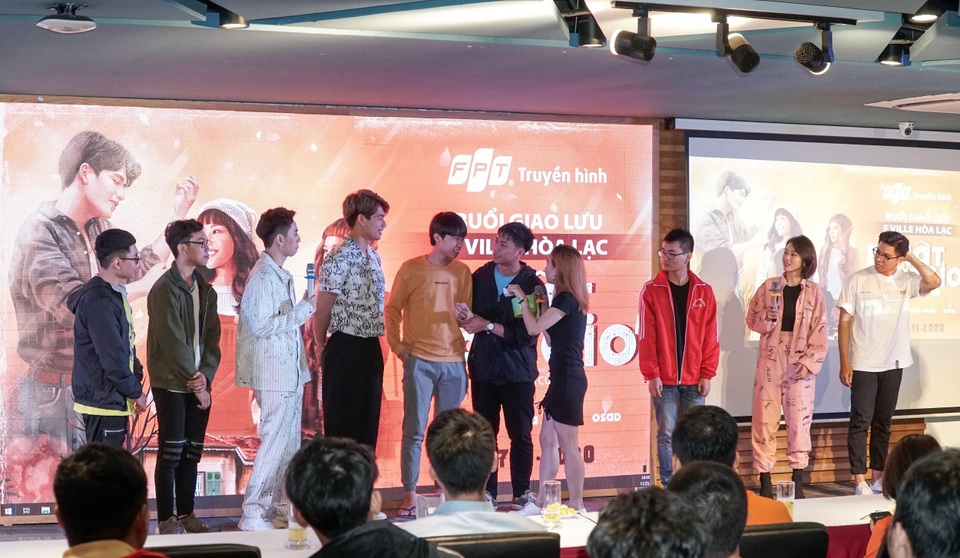 Diễn viên Bí Mật Của Gió được hàng ngàn học sinh săn đón tại Hà Nội - 5 Diễn viên Bí Mật Của Gió được hàng ngàn học sinh săn đón tại Hà Nội - 5