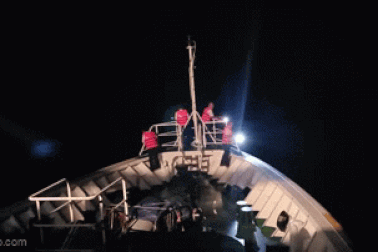 Tìm kiếm 13 ngư dân mất tích: Những hình ảnh đầu tiên từ Trường Sa