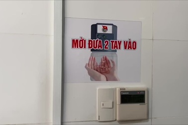 Máy rửa tay sát khuẩn tự động được sử dụng tại bệnh viện