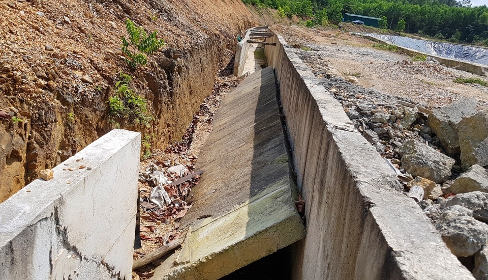 Khu xử lý rác thải hàng chục tỷ đồng chưa làm xong đã hư hỏng - 4 Khu xử lý rác thải hàng chục tỷ đồng chưa làm xong đã hư hỏng - 4