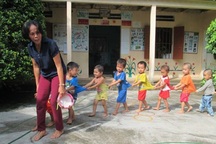 Cô giáo làng gần 20 năm trông trẻ miễn phí