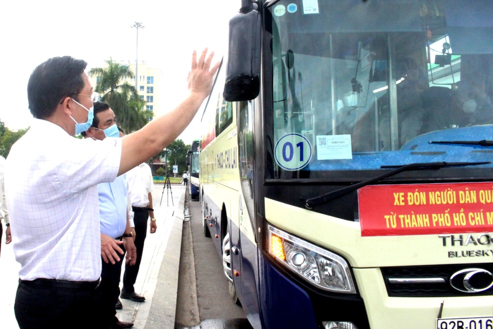 Những chuyến xe đón công dân từ tâm dịch TPHCM về quê có gì đặc biệt? - 5 Những chuyến xe đón công dân từ tâm dịch TPHCM về quê có gì đặc biệt? - 5