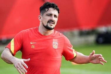 Ngôi sao nhập tịch bất ngờ nói điều phũ phàng với đội tuyển Trung Quốc