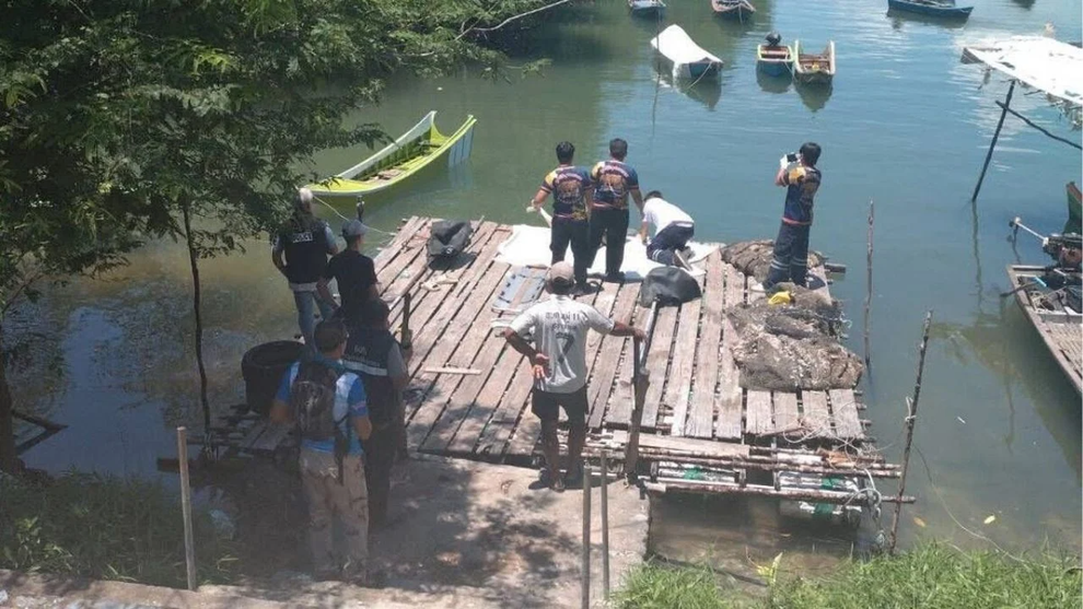 Phát hiện thi thể bị xích và dìm dưới nước bằng 2 quả tạ bê tông ở Thái Lan - 1 Phát hiện thi thể bị xích và dìm dưới nước bằng 2 quả tạ bê tông ở Thái Lan - 1