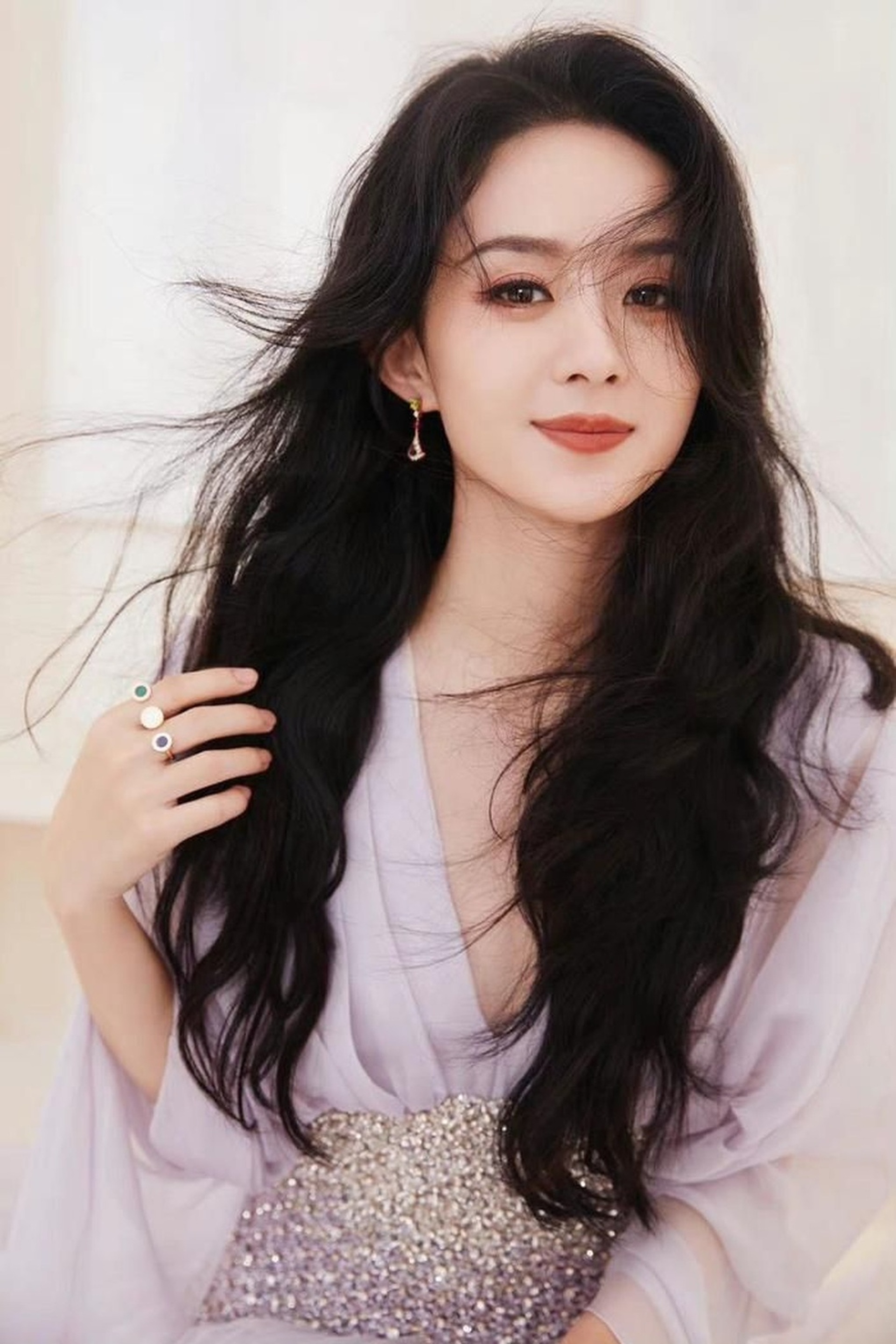 Triệu Lệ Dĩnh: Từ cô thôn nữ nghèo tới minh tinh có hàng chục nghìn tỷ đồng - 1 Triệu Lệ Dĩnh: Từ cô thôn nữ nghèo tới minh tinh có hàng chục nghìn tỷ đồng - 1