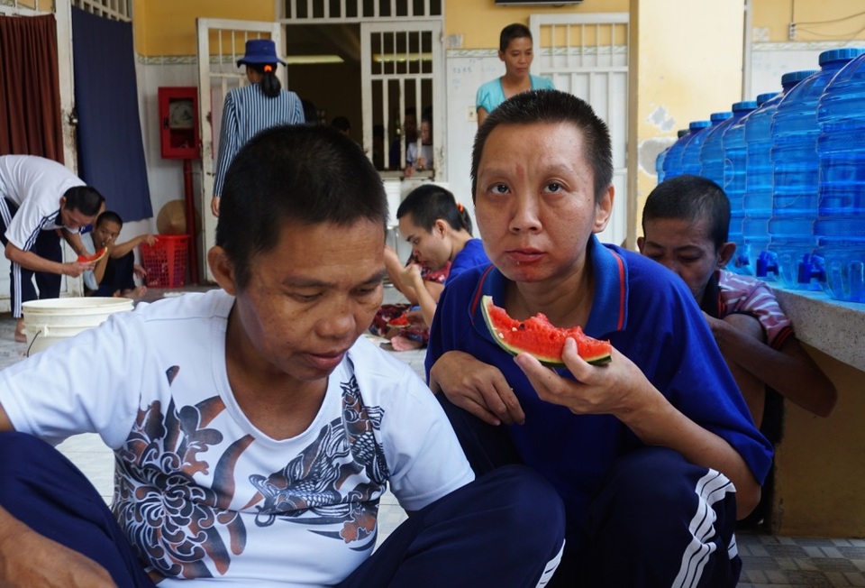 Chuyện ở nơi nửa đêm nhiều người thức dậy đánh nhau với... cột nhà - 5 Chuyện ở nơi nửa đêm nhiều người thức dậy đánh nhau với... cột nhà - 5