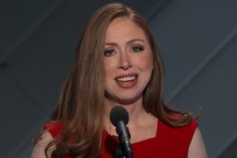 Ái nữ nhà Clinton bênh vực con trai Tổng thống Trump