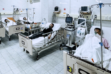 5 người gục xuống sàn lâm nguy khi dự bữa tiệc trong phòng kín ở TPHCM