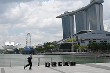 Số ca Covid-19 tăng đột biến, Singapore thay chiến lược ứng phó