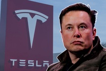 Tesla bay hơi 130 tỷ USD, Elon Musk vật lộn giữa kinh doanh và chính trị
