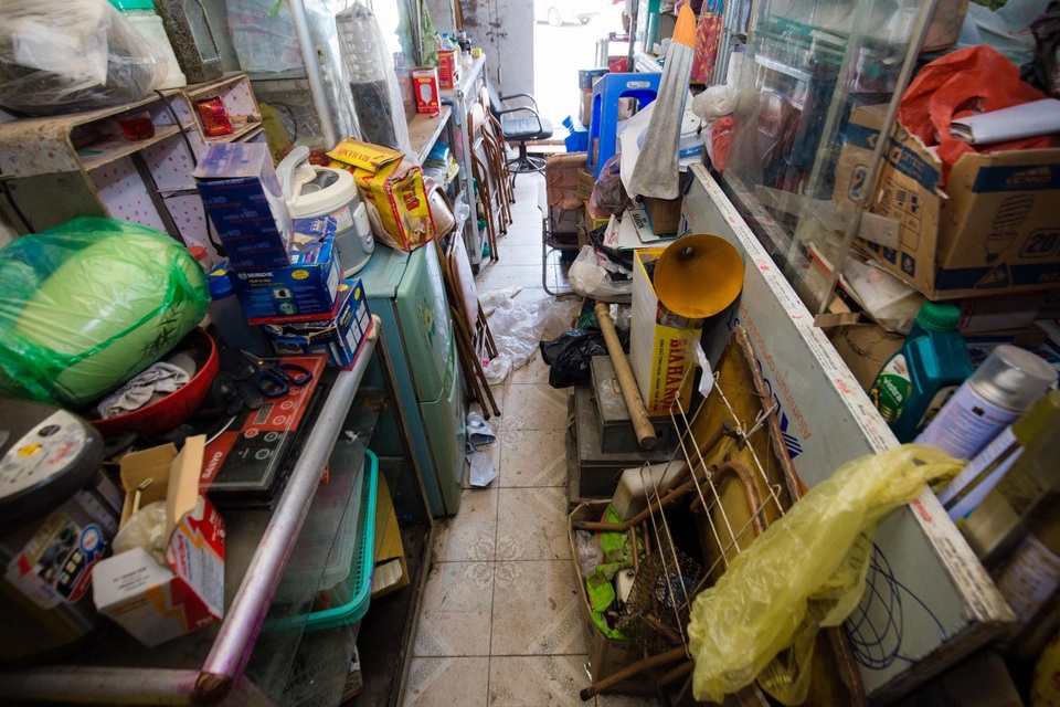 Cuộc sống đối nghịch trong căn nhà “siêu nhỏ” 7,5 m2 giá 3 tỷ đồng ở Hà Nội - 3 Cuộc sống đối nghịch trong căn nhà “siêu nhỏ” 7,5 m2 giá 3 tỷ đồng ở Hà Nội - 3