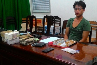 Bắt đối tượng trộm cắp số tài sản lớn của nhà sách