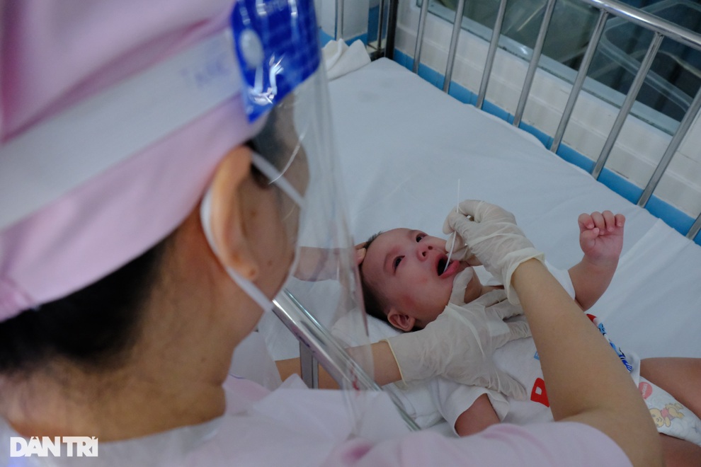Bệnh viện còng lưng nuôi trẻ bị bỏ rơi, đau đáu mong cộng đồng giúp đỡ - 3 Bệnh viện còng lưng nuôi trẻ bị bỏ rơi, đau đáu mong cộng đồng giúp đỡ - 3