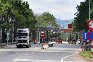 Làm 56km đường, đặt 2 trạm thu phí
