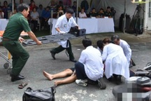 Người đàn ông đột ngột ngừng tim nguy kịch khi đang chơi tennis ở TPHCM