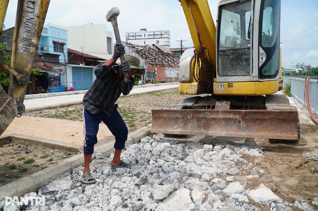 Vì sao dự án kè sông nghìn tỷ ở Cần Thơ chưa làm xong đã phải đào lên? - 3 Vì sao dự án kè sông nghìn tỷ ở Cần Thơ chưa làm xong đã phải đào lên? - 3