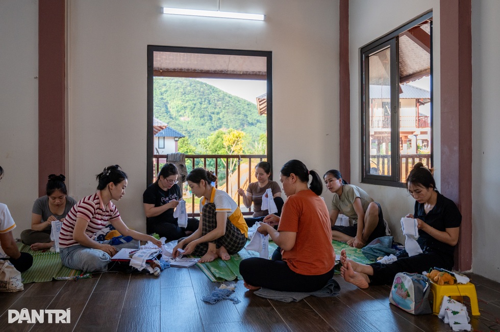 Làng Nủ sau bão: Từ nước mắt tang thương đến nụ cười hồi sinh - 11 Làng Nủ sau bão: Từ nước mắt tang thương đến nụ cười hồi sinh - 11