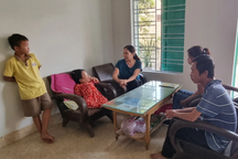 Bố con người đàn ông nặng 28kg có nhà mới, cuộc sống sang trang