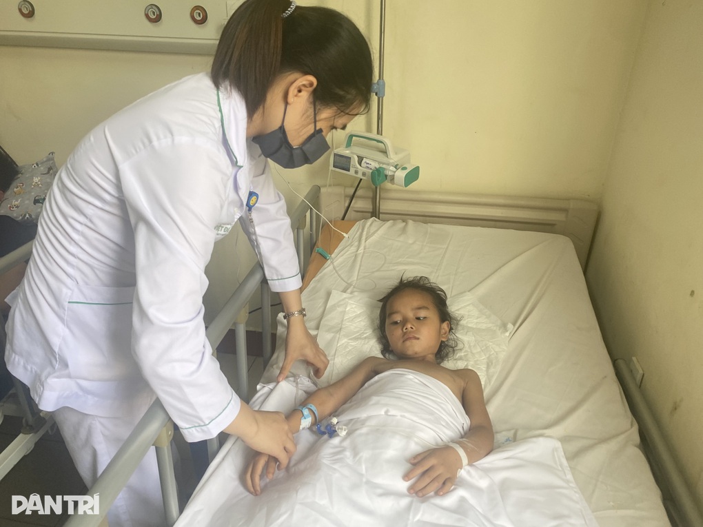 Chị em bé gái bị tai nạn: Xin hãy cứu cháu với! - 3 Chị em bé gái bị tai nạn: Xin hãy cứu cháu với! - 3
