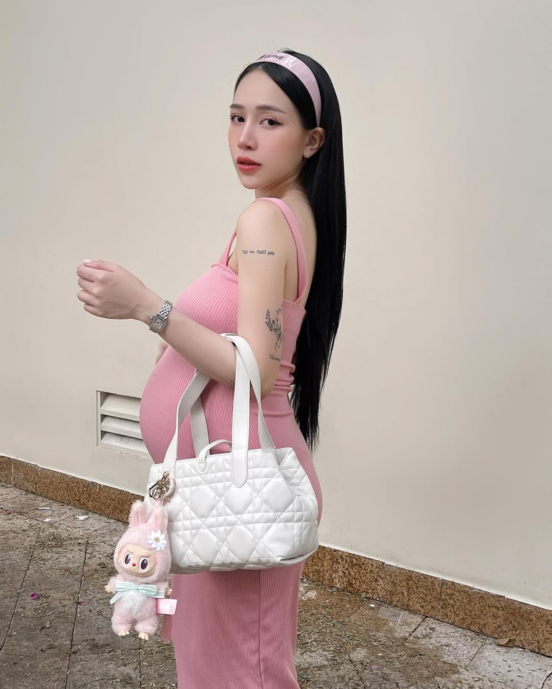 Con gái Minh Nhựa mua nhiều túi xách hàng hiệu, có thiết kế gần 2 tỷ đồng - 12 Con gái Minh Nhựa mua nhiều túi xách hàng hiệu, có thiết kế gần 2 tỷ đồng - 12