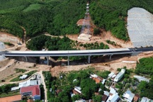 Yêu cầu sớm khắc phục vụ bùn đất từ dự án cao tốc tràn vào nhà dân