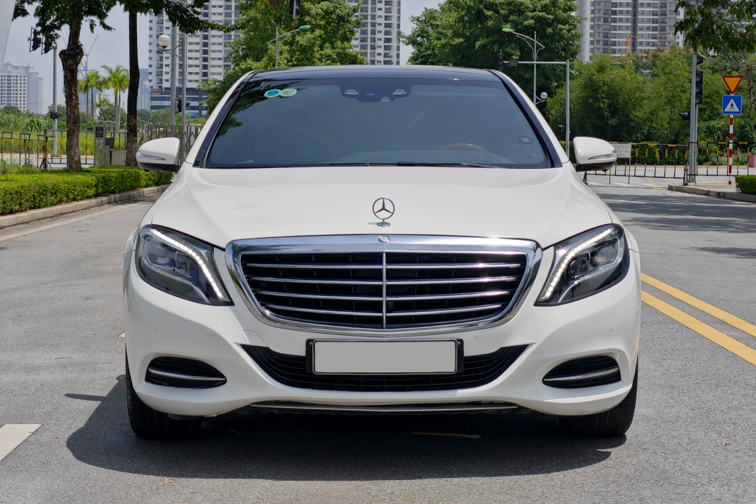 Mercedes-Benz S400 chạy 8 năm được rao bán với giá rẻ hơn Toyota Camry mới - 3