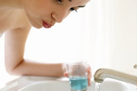 Nước súc miệng chữa sâu răng?