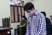 Vụ bé gái bị cha dượng hành hạ: Bị cáo nghĩ sao nếu mình bị châm thuốc lá?