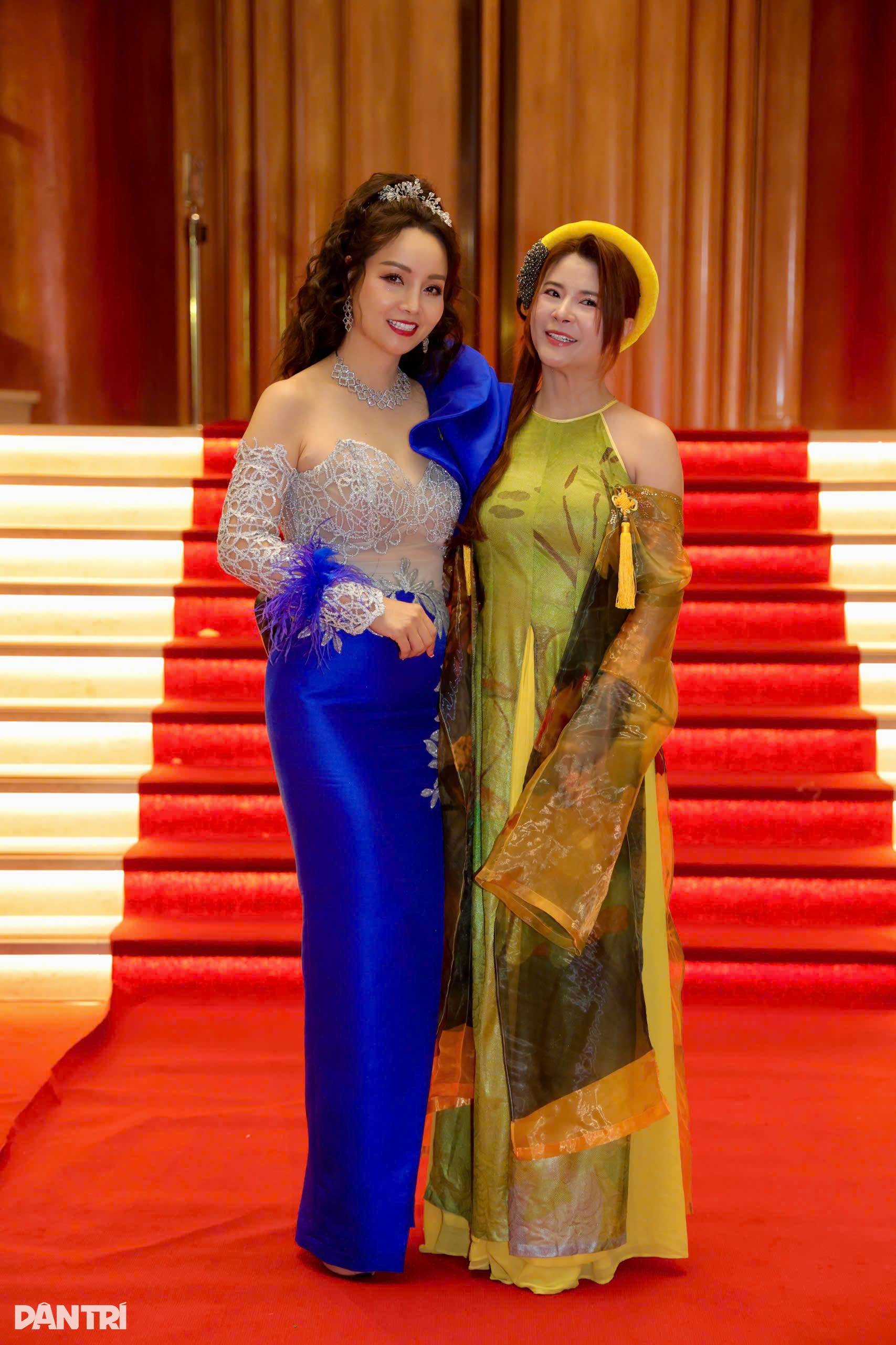 Chai Long Vu luce elegante y Khanh Ly radiante en la alfombra roja del Festival Internacional de Cine de Hanoi - 9 Chải Long Vũ bảnh bao, Khánh Ly rạng rỡ trên thảm đỏ LHP Quốc tế Hà Nội - 9