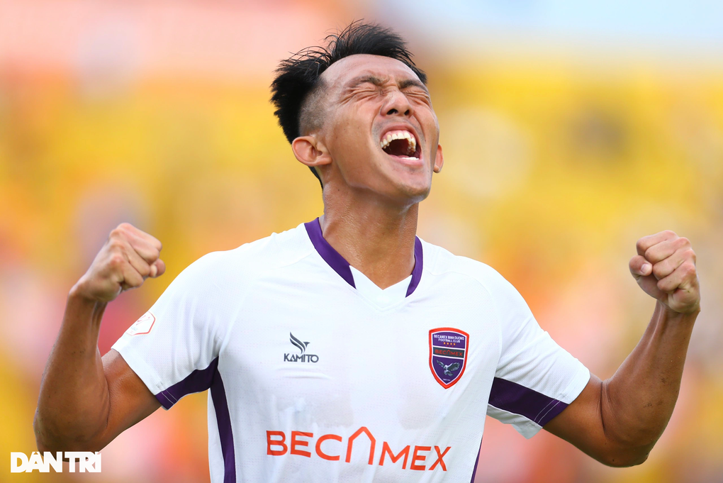 Hồ Tấn Tài ghi bàn, CLB Bình Định đánh bại B.Bình Dương - 1 Hồ Tấn Tài ghi bàn, CLB Bình Định đánh bại B.Bình Dương - 1