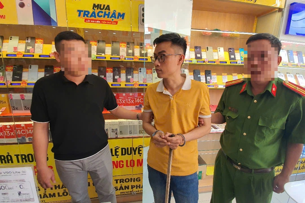Quản lý cửa hàng Điện máy xanh trộm 18 chiếc điện thoại - 1 Quản lý cửa hàng Điện máy xanh trộm 18 chiếc điện thoại - 1