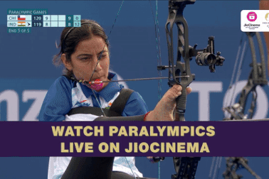 Nữ cung thủ gây sốt khi ghi 10 điểm tuyệt đối bằng chân