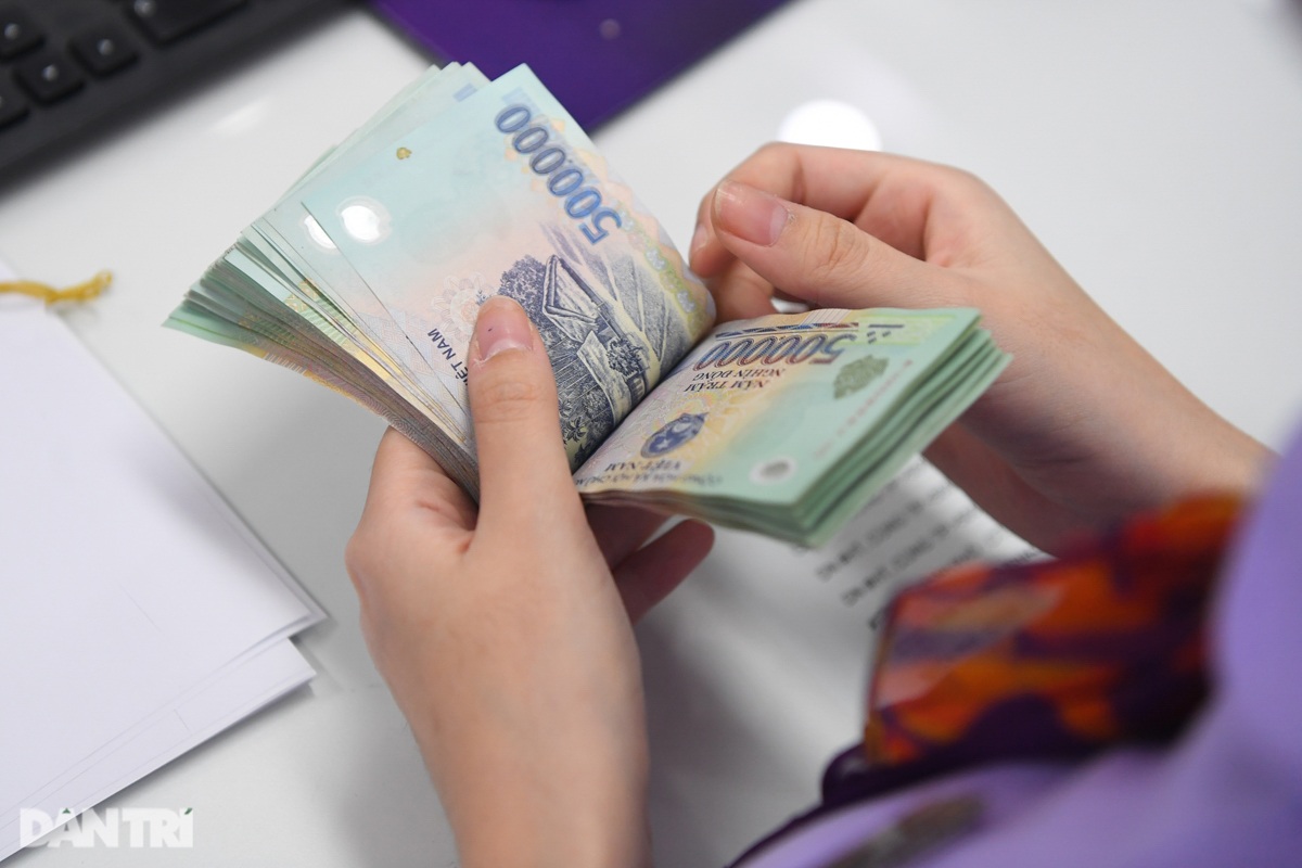Nỗi lo lạm phát, nên gửi tiết kiệm, mua vàng, mua cổ phiếu hay ném vào đất? - 2 Nỗi lo lạm phát, nên gửi tiết kiệm, mua vàng, mua cổ phiếu hay ném vào đất? - 2