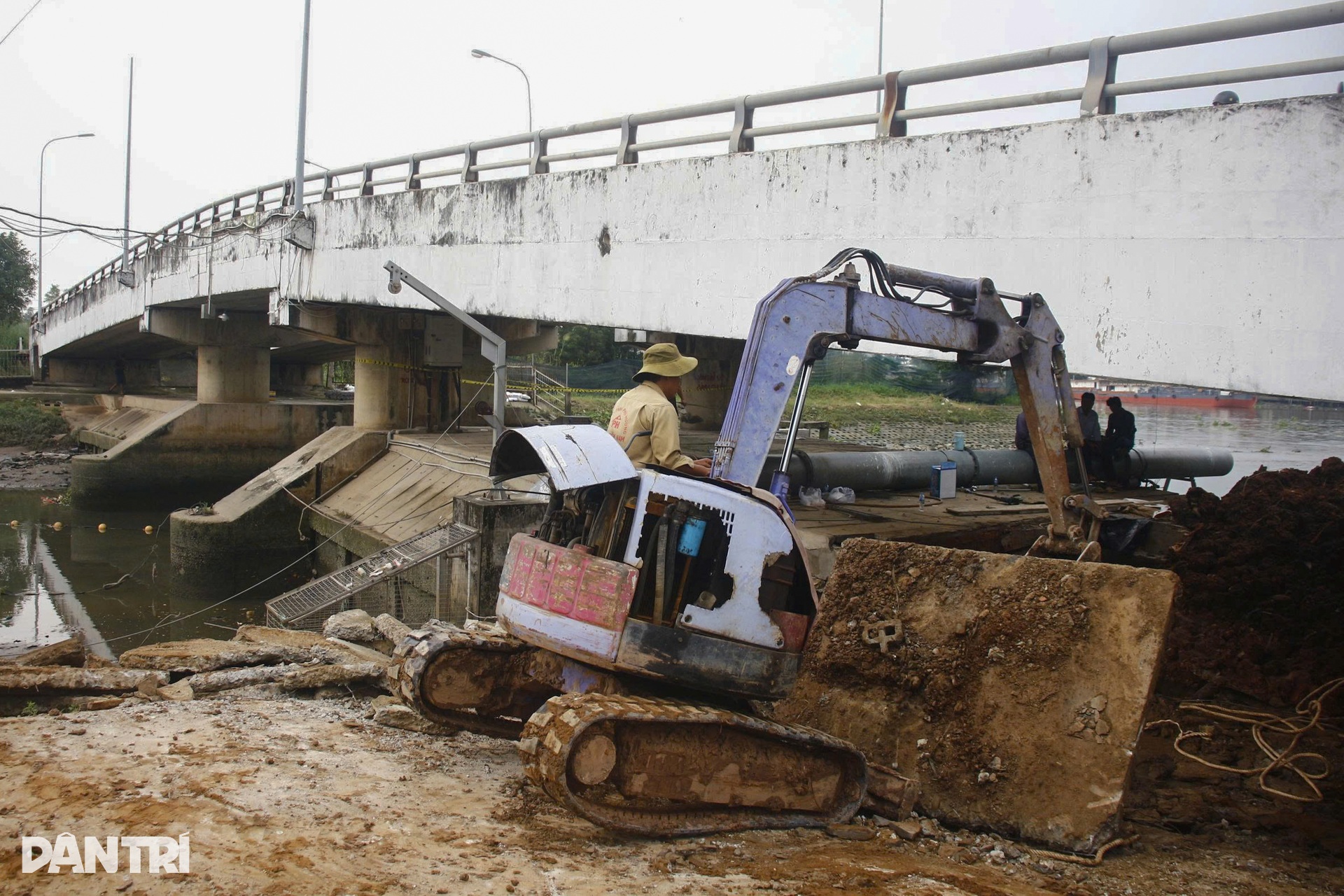 Ngày đêm khắc phục sự cố sụp cống ngăn triều uy hiếp khu dân cư ở TPHCM - 12 Ngày đêm khắc phục sự cố sụp cống ngăn triều uy hiếp khu dân cư ở TPHCM - 12