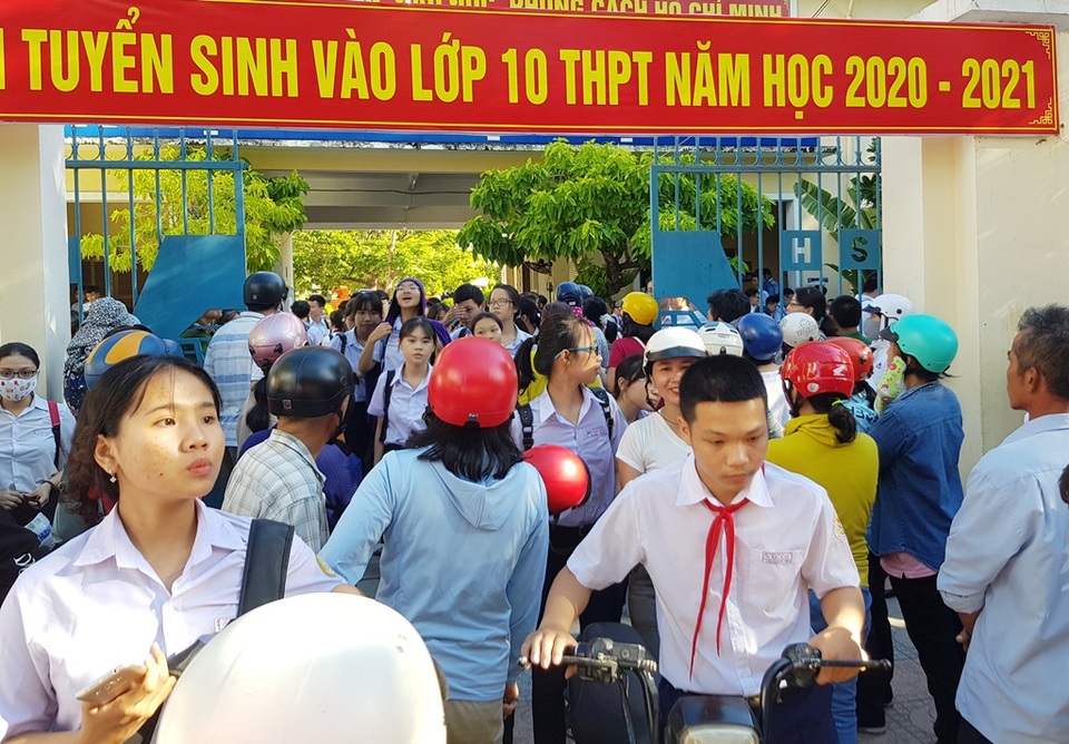Thi lớp 10 tại Khánh Hòa: Đề toán dễ thở, thí sinh phấn khởi ra về - 1 Thi lớp 10 tại Khánh Hòa: Đề toán dễ thở, thí sinh phấn khởi ra về - 1