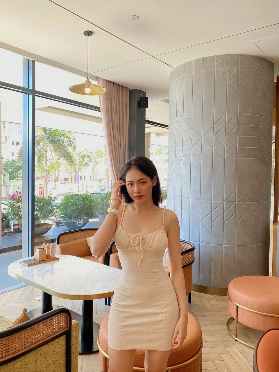 Chiêm ngưỡng đường cong hút hồn của cựu nữ sinh ĐH Hoa Sen - 5 Chiêm ngưỡng đường cong hút hồn của cựu nữ sinh ĐH Hoa Sen - 5