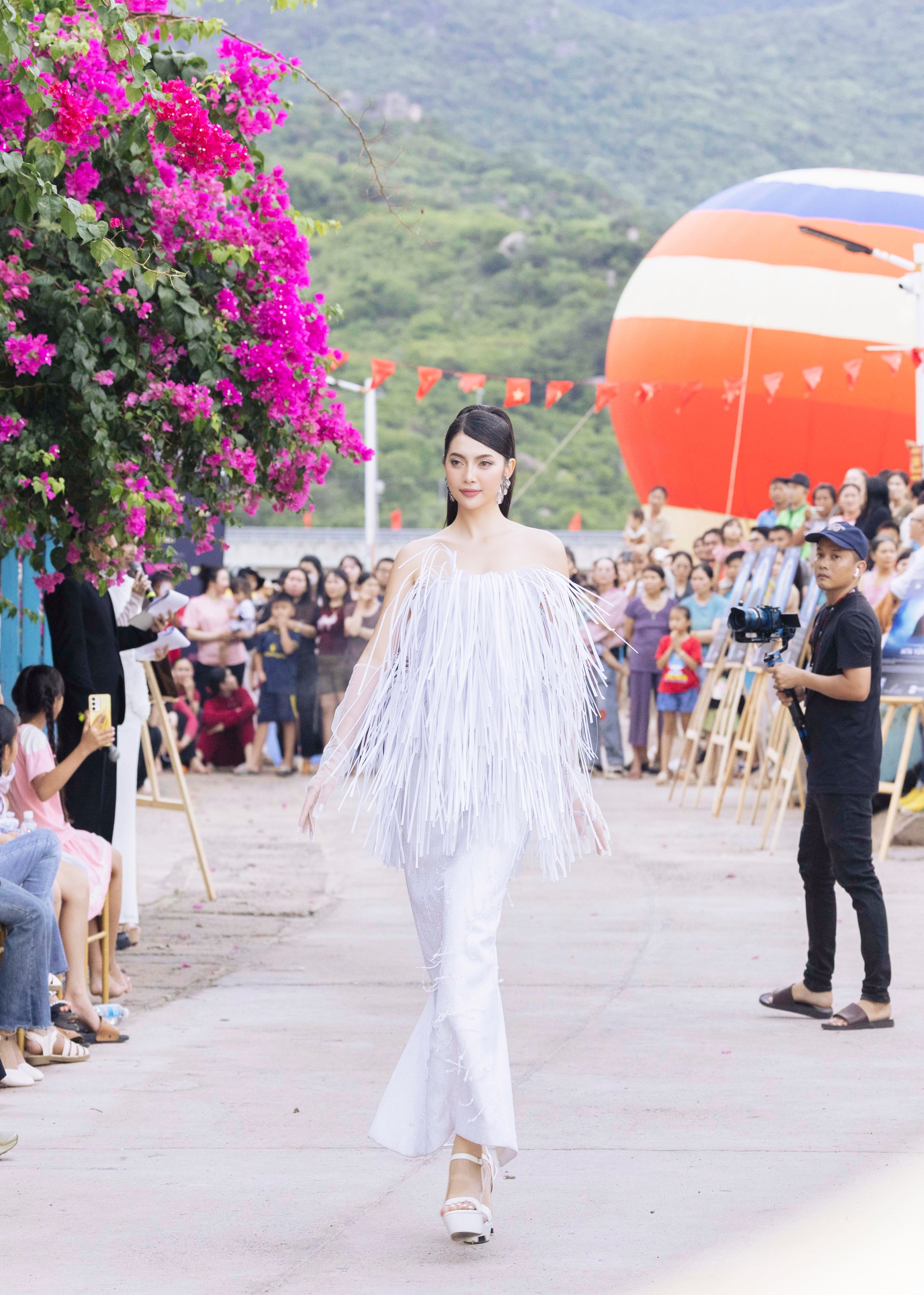 Hoa hậu Ngọc Châu lấy lại vóc dáng, xuất hiện rạng rỡ giữa dàn người đẹp - 8