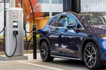 Mercedes đầu tư lắp trụ sạc nhanh ở các quán cà phê