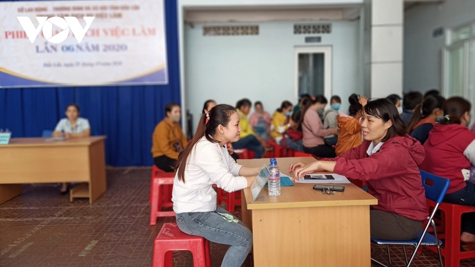 Gần 4.000 người tìm được việc làm sau dịch Covid-19 - 1