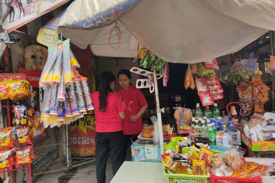 Vụ HS ngộ độc keo bong bóng: Lời cảnh tỉnh cho nhà trường và phụ huynh - 5 Vụ HS ngộ độc keo bong bóng: Lời cảnh tỉnh cho nhà trường và phụ huynh - 5