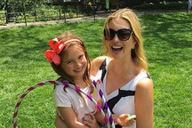 Ái nữ của Donald Trump sinh 3 con dáng cực quyến rũ