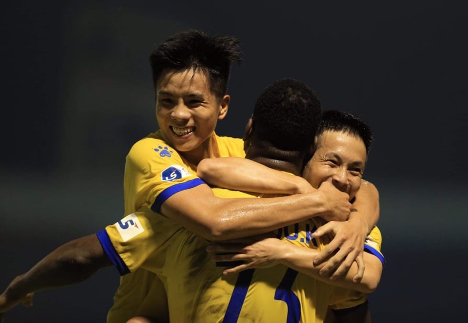 Thắng nhẹ Than Quảng Ninh, CLB Nam Định vào top 3 V-League - 2 Thắng nhẹ Than Quảng Ninh, CLB Nam Định vào top 3 V-League - 2