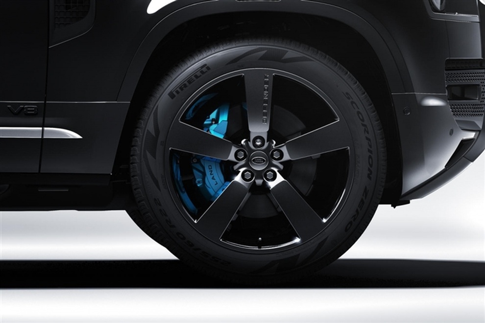 Chiêm ngưỡng Land Rover Defender phiên bản Điệp viên 007 - 3 Chiêm ngưỡng Land Rover Defender phiên bản Điệp viên 007 - 3