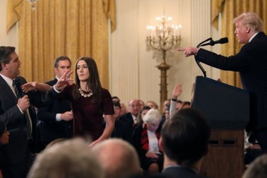 Nhà Trắng cấp lại quyền tác nghiệp cho nhà báo CNN bị “cấm cửa”