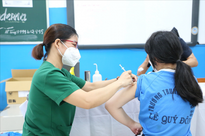 Đã có 10.434 trẻ học lớp 6 trên tổng số 97.064 trẻ được tiêm vaccine tại 96 điểm tiêm trên địa bàn 19 quận, huyện, Thành phố Thủ Đức. 